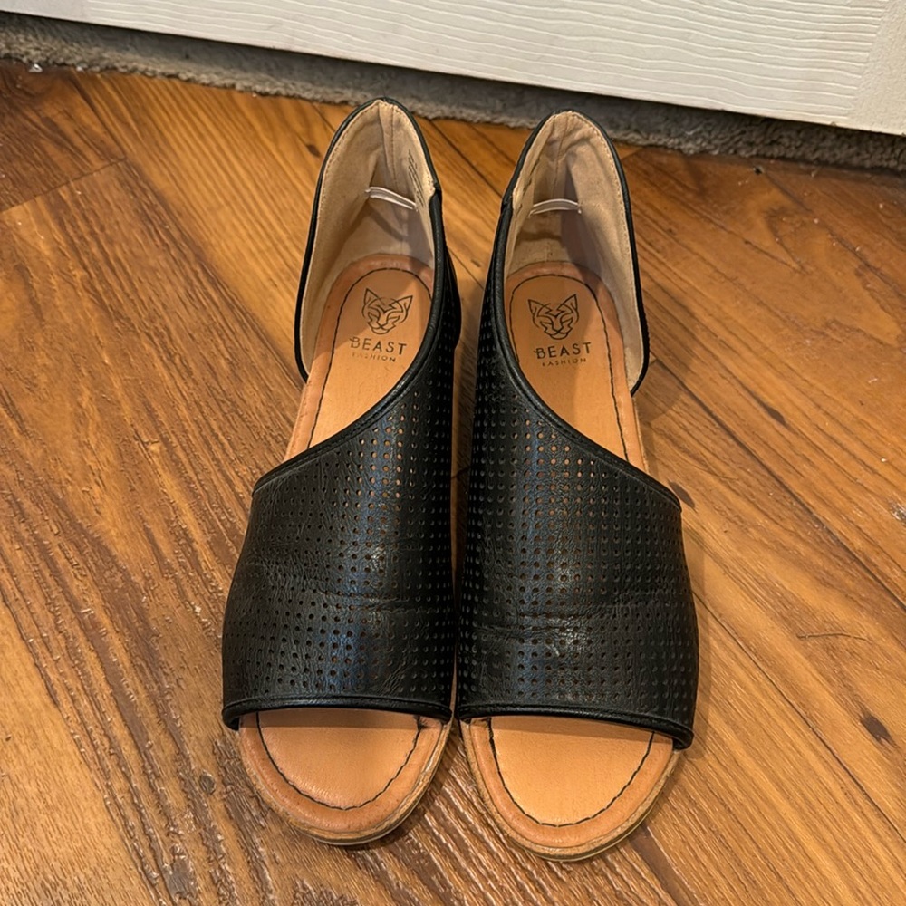 Black and tan Sandel? - Picture 1 of 4